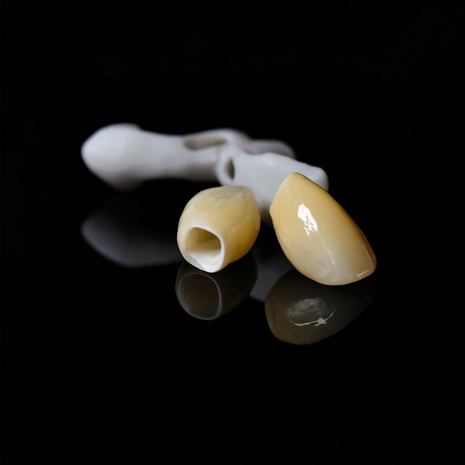 Zirconia Implant Crowns Screwmentable Dental Crown With Gold Plating