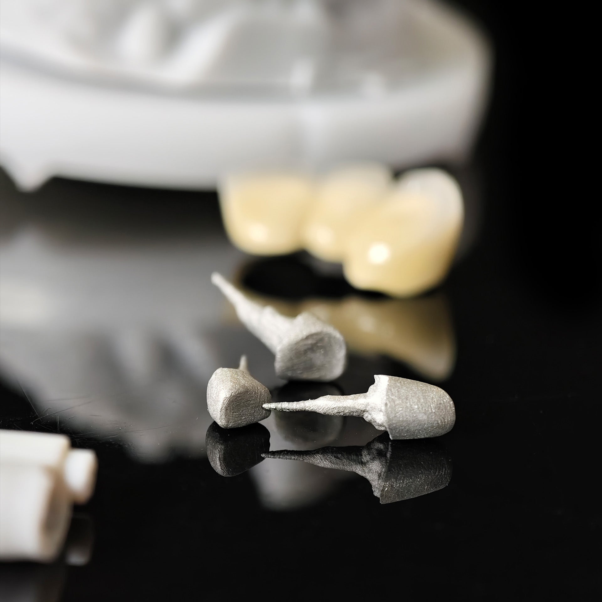 Co - Cr PFM Dental Bridge With Metal Post-And-Core
