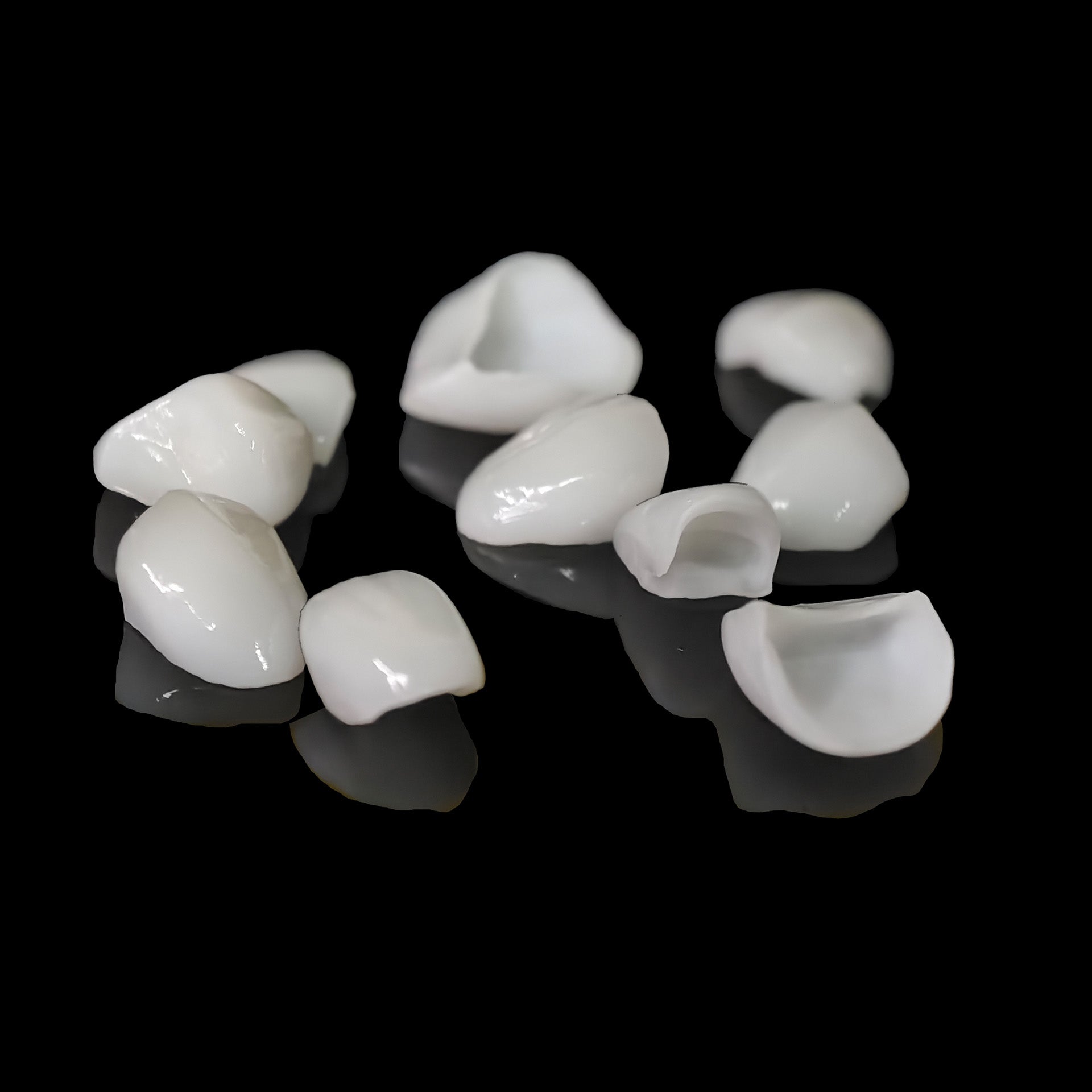 Ultra-Thin Emax Veneer. High Transparency/Translucent, Natural Shade